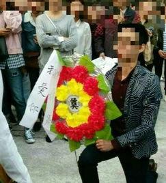 吃瓜男生被求婚,甜蜜瞬间引网友热议